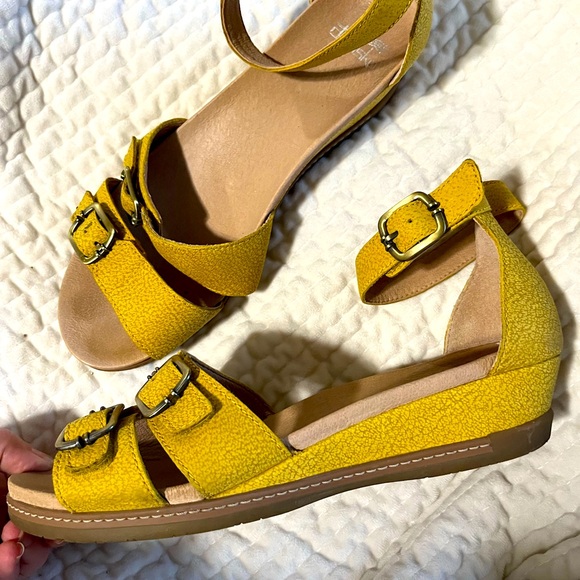 Dansko Astrid Textured Nubuk Yellow Sandal - Picture 4 of 8